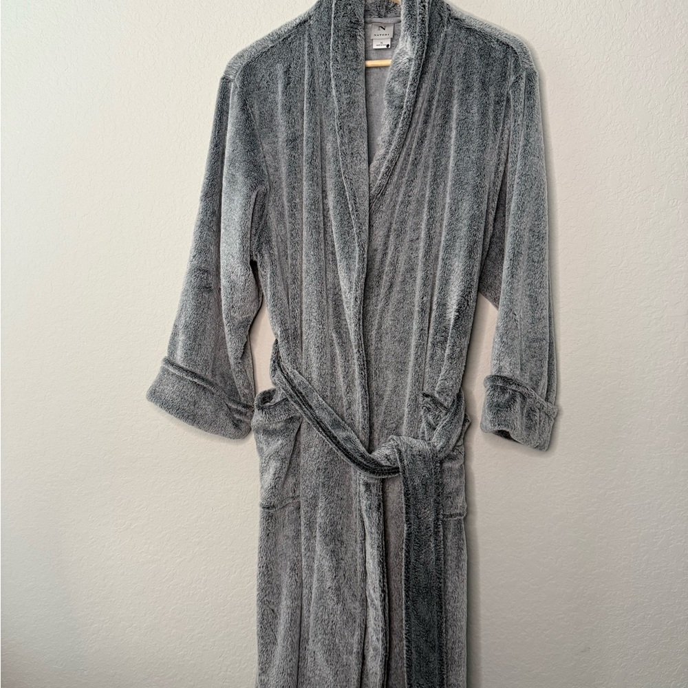 Natori Soft Gray Plush Robe‎